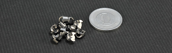 金属粉末射出成形（小ささを1円玉と比較）